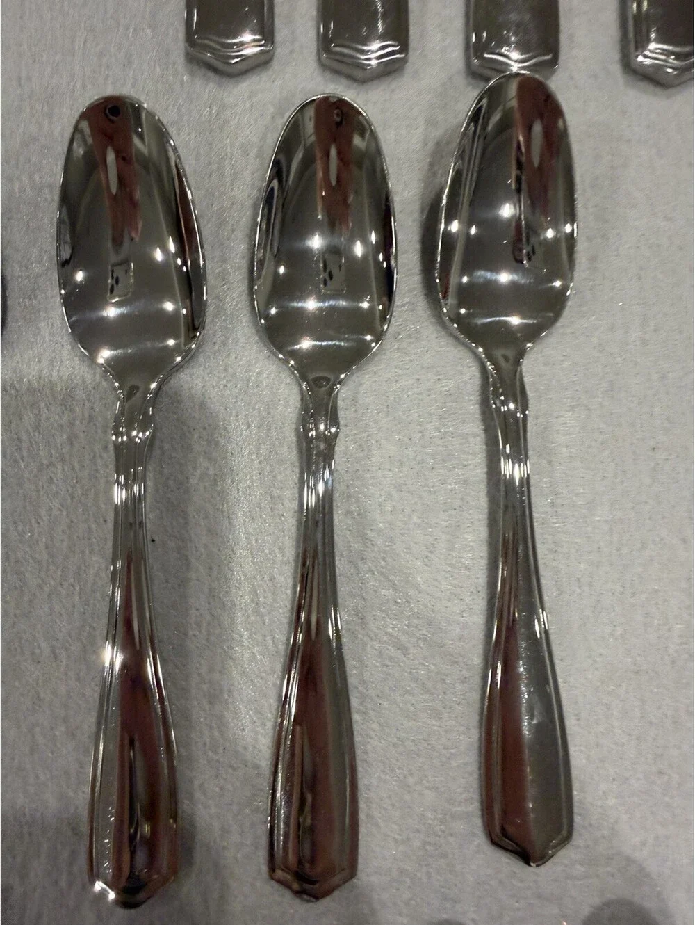 Oneida 18/10 Stainless Flatware Carolina Pattern 23 Pieces EUC